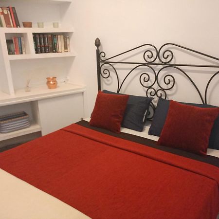 Small Stylish Room With Comfortable Queen-Size Bed In Very Large, Beautifully Decorated Shared Flat In The Historic Centre Of Malaga Exterior photo