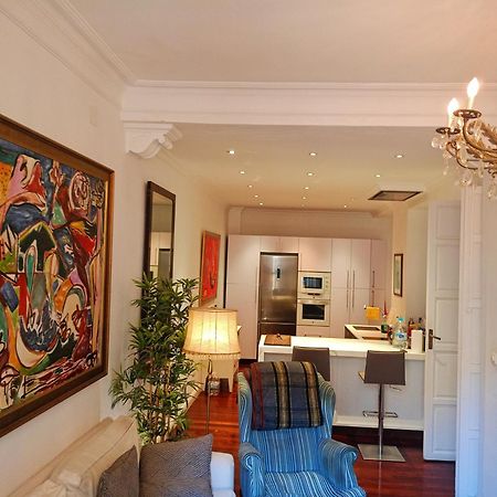 Small Stylish Room With Comfortable Queen-Size Bed In Very Large, Beautifully Decorated Shared Flat In The Historic Centre Of Malaga Exterior photo