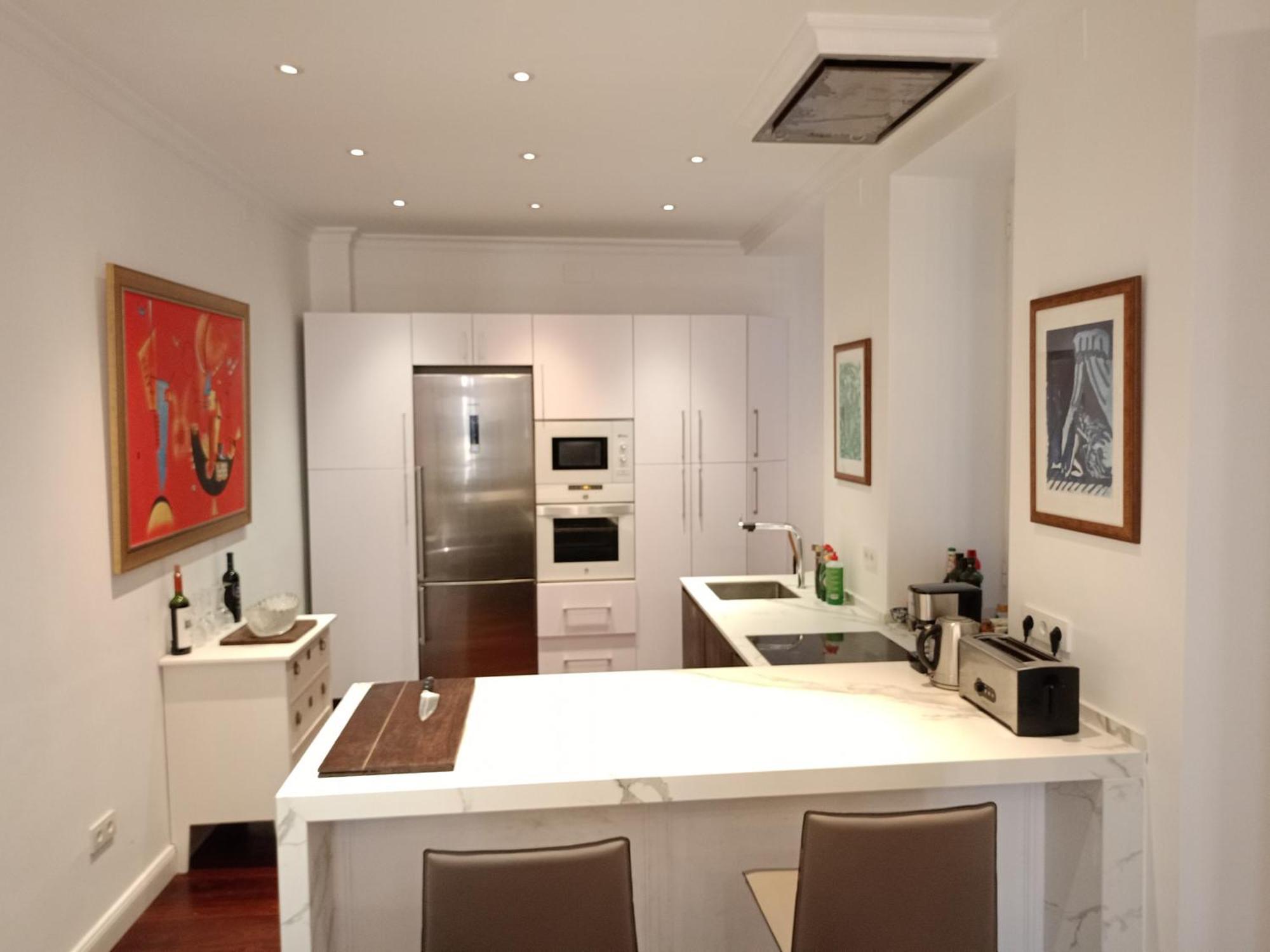 Small Stylish Room With Comfortable Queen-Size Bed In Very Large, Beautifully Decorated Shared Flat In The Historic Centre Of Malaga Exterior photo
