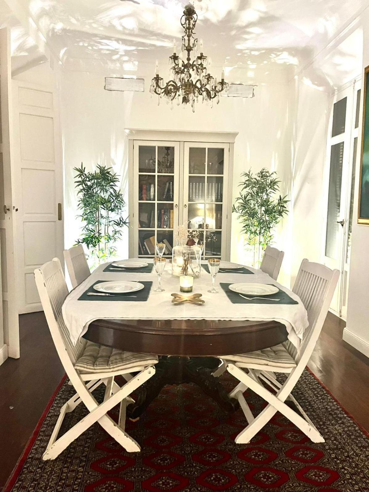 Small Stylish Room With Comfortable Queen-Size Bed In Very Large, Beautifully Decorated Shared Flat In The Historic Centre Of Malaga Exterior photo