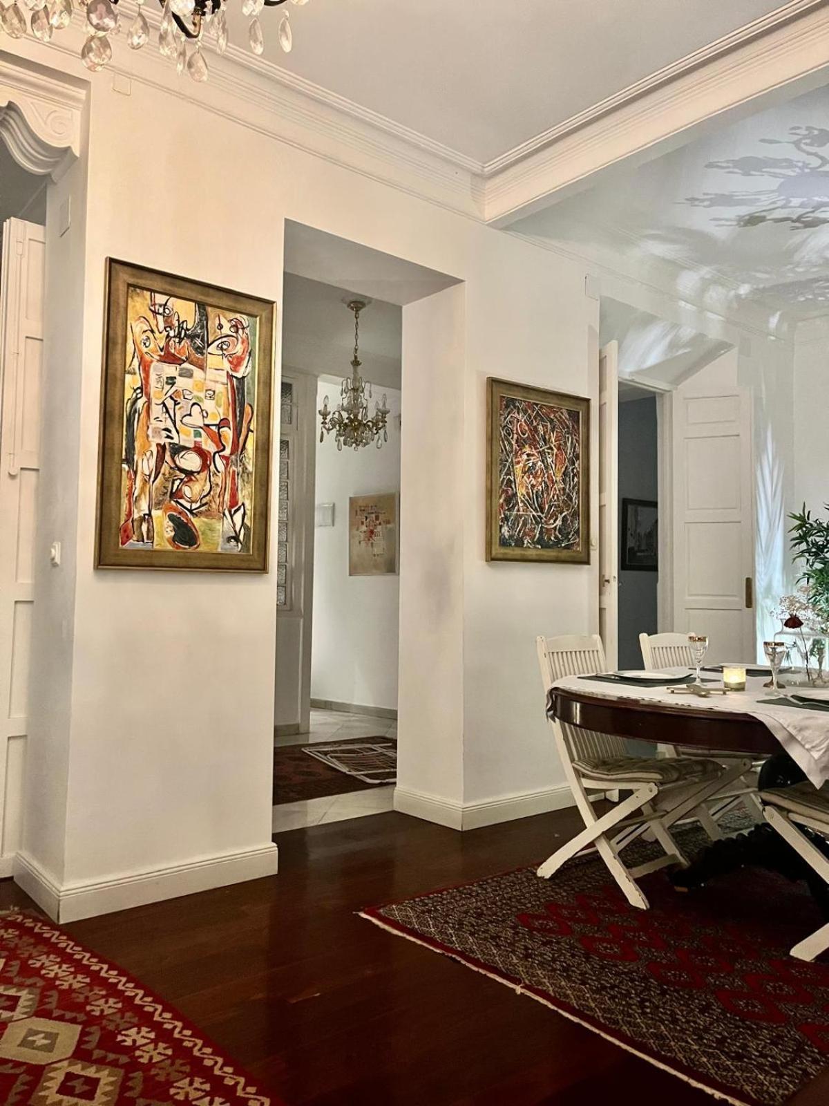 Small Stylish Room With Comfortable Queen-Size Bed In Very Large, Beautifully Decorated Shared Flat In The Historic Centre Of Malaga Exterior photo